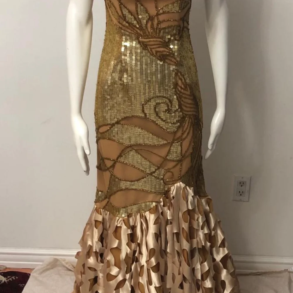 Dress - Picture 3 of 3